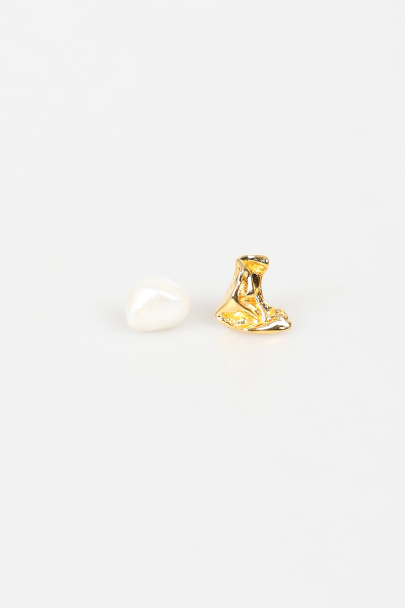 [DGSAC12] Gold&amp;pearl earrings